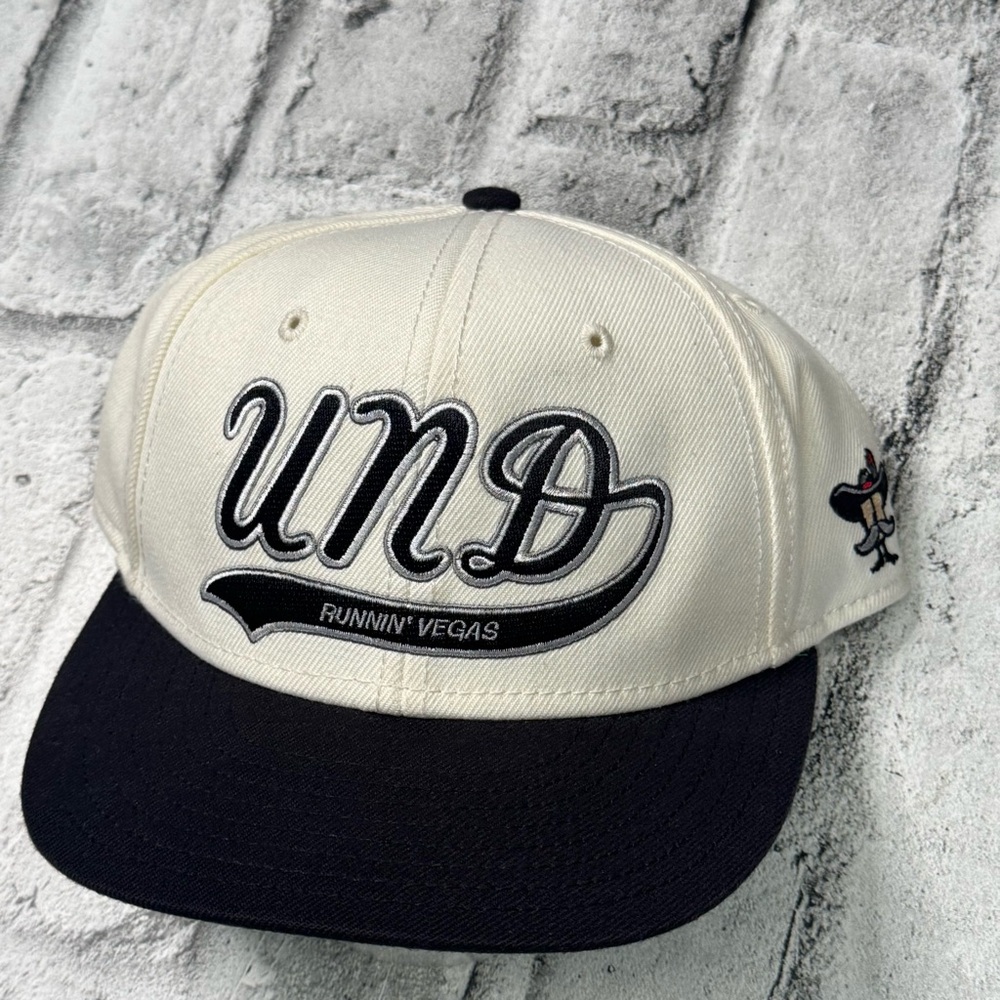 Undefeated Runnin Vegas Snapback Hat 2 Tone UND Wool Blend